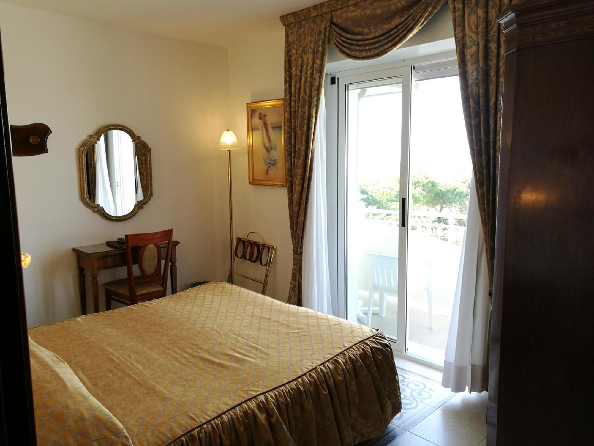 Hotel Miramare Lignano Sabbiadoro Exterior photo