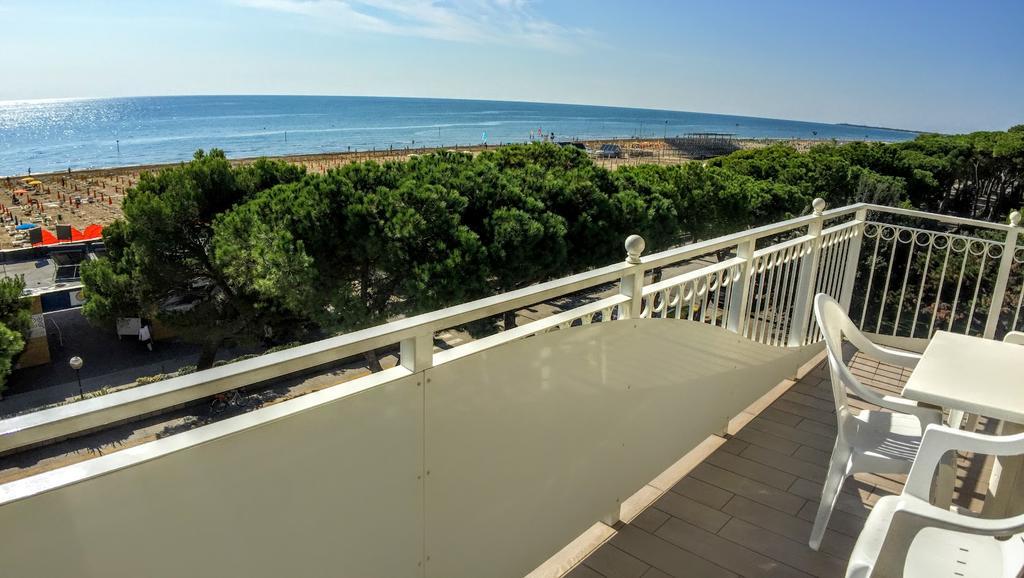 Hotel Miramare Lignano Sabbiadoro Exterior photo
