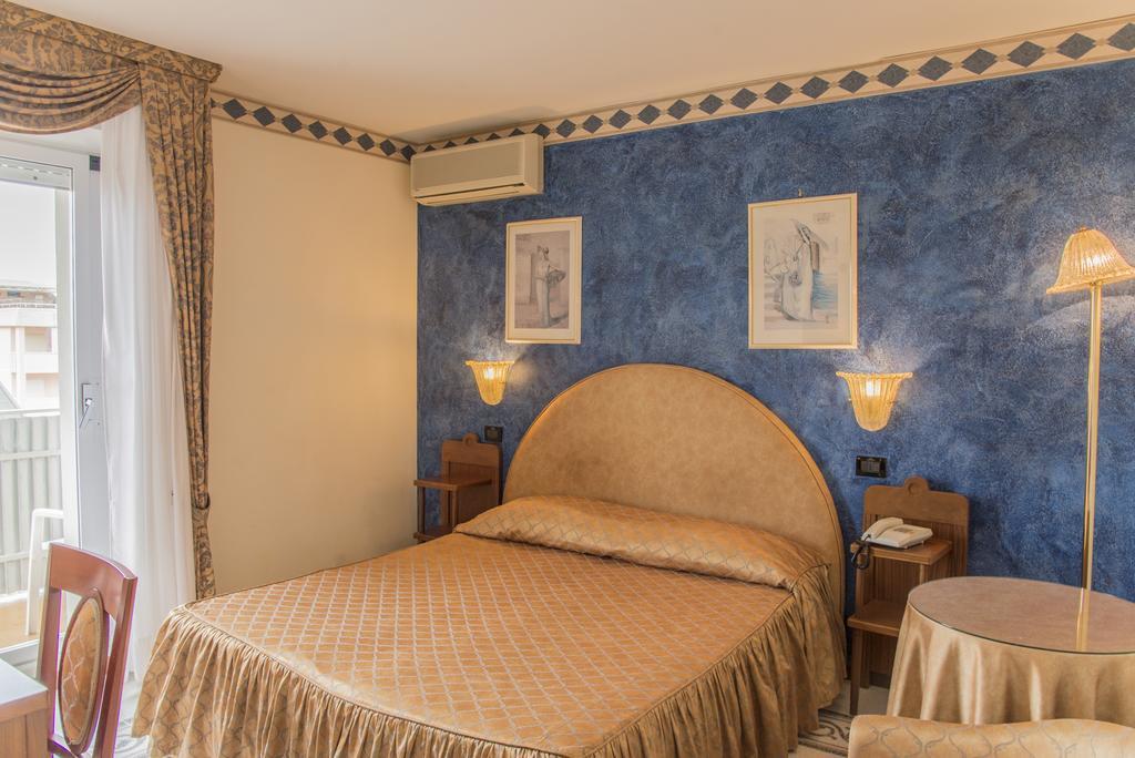 Hotel Miramare Lignano Sabbiadoro Exterior photo