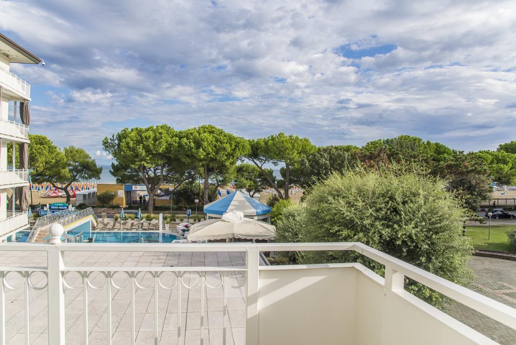 Hotel Miramare Lignano Sabbiadoro Exterior photo