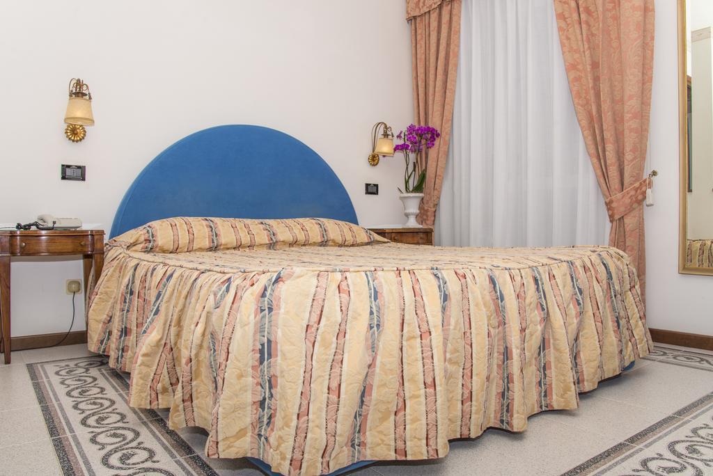 Hotel Miramare Lignano Sabbiadoro Exterior photo